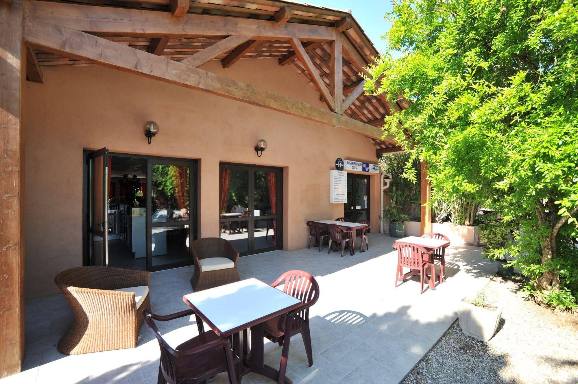 Hotel Au Relais De Trans Draguignan Exterior foto