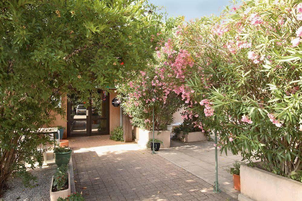 Hotel Au Relais De Trans Draguignan Exterior foto
